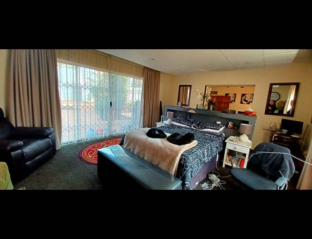 3 BEDROOM FREEHOLD FOR SALE IN KENLEAF